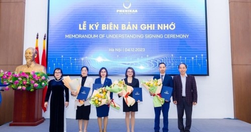 LỄ KÝ KẾT BIÊN BẢN GHI NHỚ HỢP TÁC GIỮA ANH NGỮ MS HOA VÀ ĐẠI HỌC PHENIKAA 