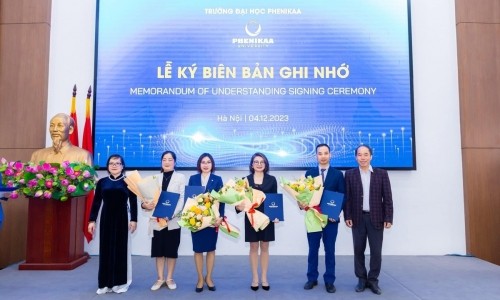 LỄ KÝ KẾT BIÊN BẢN GHI NHỚ HỢP TÁC GIỮA ANH NGỮ MS HOA VÀ ĐẠI HỌC PHENIKAA 