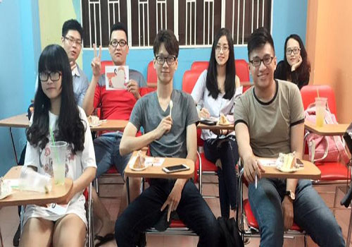 Em đã gặp được một người vui tính, dễ gần, đầy tâm huyết và đặc biệt là truyền cảm hứng tích cực đến em!