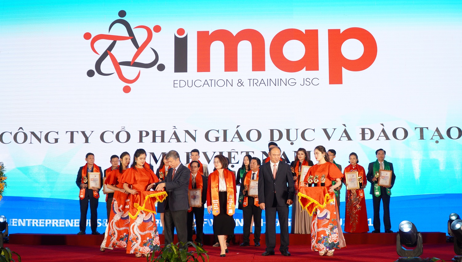 [Giáo dục & Thời đại] Công ty IMAP lọt top Doanh nghiệp tiêu biểu ASEAN 2021